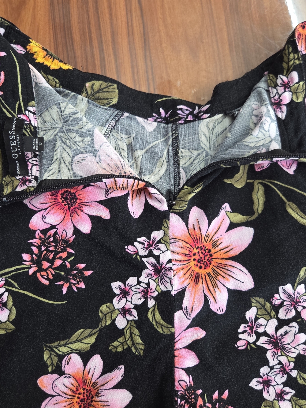 Guess Skylee Pleated Black Floral Tie-Waist Shorts Sz 10 - Picture 6 of 9